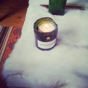 Telysholder av en flaske Champagne