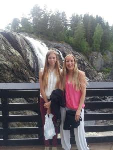 Besøket mitt foran Haugfossen, Blaafarveværket.