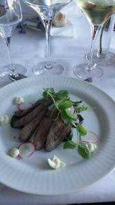 Andebryst dandert kunstferdig. Så bedre ut enn det smakte.