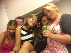 Drikker litt på lugaren.