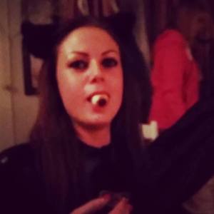 Tina spiser et øye. 