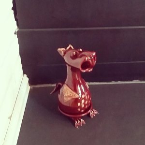 Drage som man kan brenne røkelse i, hvor røyken kommer ut av nesa. 