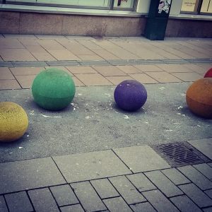 Fargerik kunst i sentrum. 