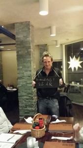 Lars lyver på alderen. 