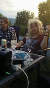 Simen, broren til Sara og Jonas, med blonde krøller.