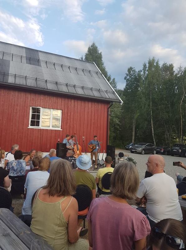 40325466_10160889800160596_383992388617502720_n